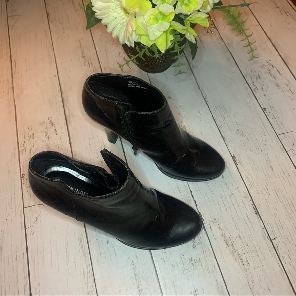 Shoes - Picture 2 of 9